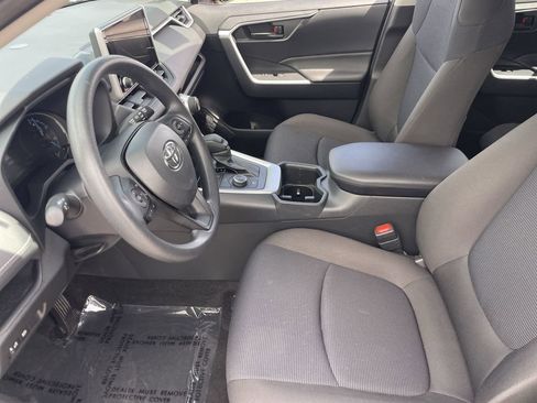 Used 2025 Toyota RAV4 LE AWD/4WD image 18