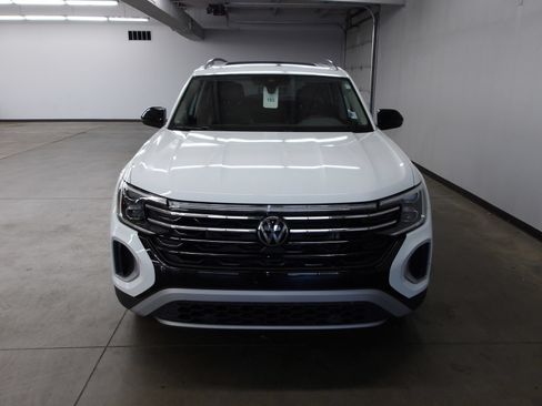 Used 2025 Volkswagen Atlas Peak Edition SE AWD/4WD image 6