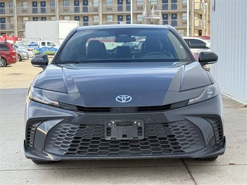 Used 2025 Toyota Camry SE image 8