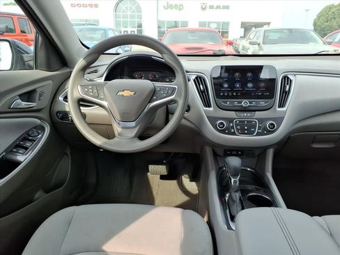Used 2025 Chevrolet Malibu LT image 9