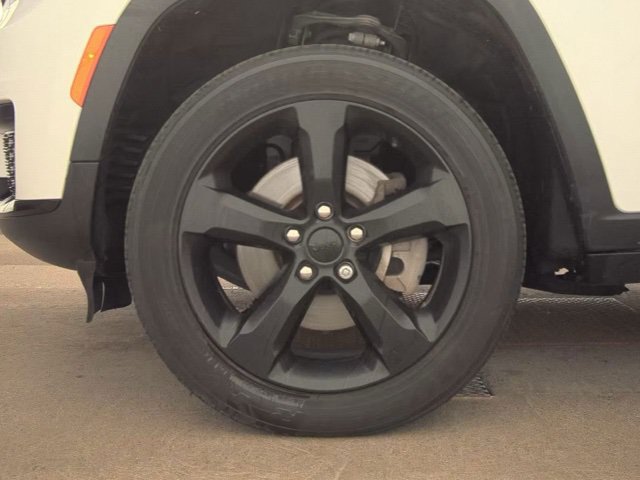 Used 2023 Jeep Grand Cherokee L Laredo AWD/4WD image 22