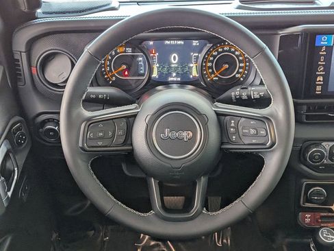 Used 2025 Jeep Wrangler Unlimited Rubicon w/ Convenience Group image 21