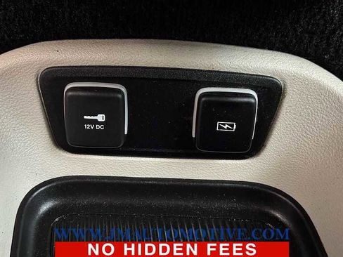 Used 2021 Chrysler Pacifica Touring-L image 40