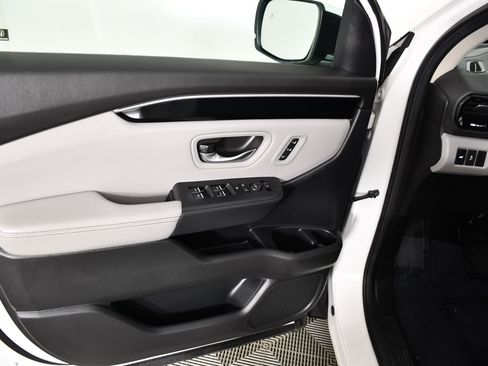 Used 2025 Honda Pilot EX-L image 37