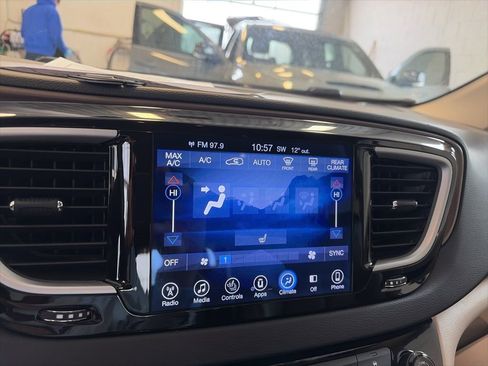 Used 2017 Chrysler Pacifica Touring-L image 47