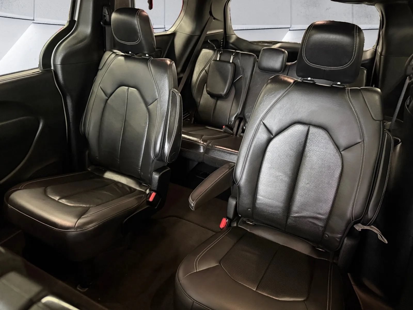 Used 2018 Chrysler Pacifica Touring-L Plus w/ Advanced Safetytec Group FWD image 15