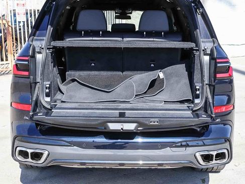 Used 2024 BMW X7 M60i AWD/4WD image 29