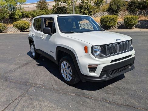 Used 2023 Jeep Renegade Latitude image 3