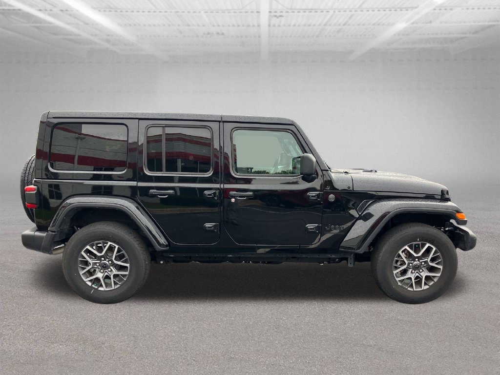 Used 2026 Jeep Wrangler Unlimited Sahara AWD/4WD image 13