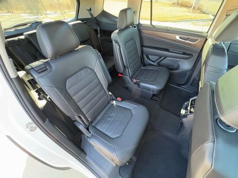 Used 2025 Volkswagen Atlas SEL AWD/4WD image 41