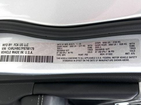 Used 2023 Jeep Grand Cherokee Limited w/ Luxury Tech Group II image 23