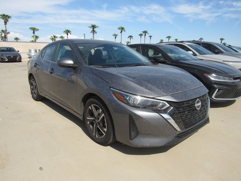 Used 2024 Nissan Sentra SV FWD image 2