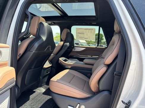 New 2026 Lincoln Navigator L Black Label AWD/4WD image 11