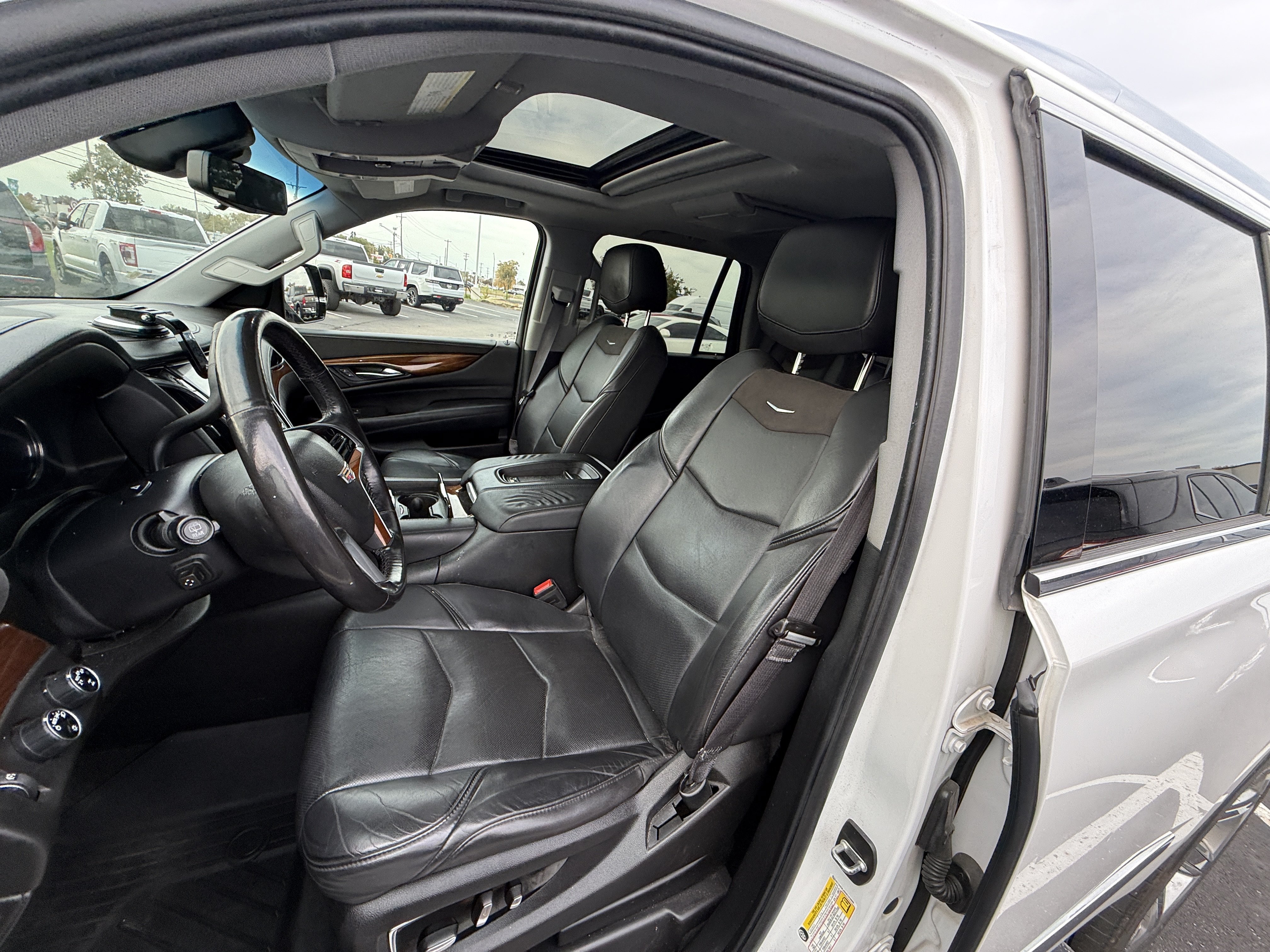 Used 2017 Cadillac Escalade Premium Luxury AWD/4WD image 7