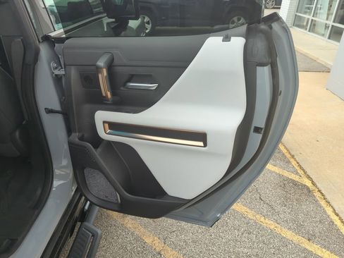 New 2025 GMC Hummer EV 3X w/ Extreme Off-Road Package image 18