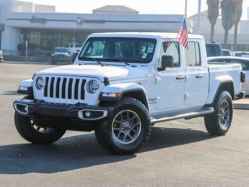Used 2020 Jeep Gladiator Overland image 1