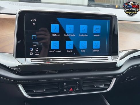 Used 2025 Volkswagen Atlas SE AWD/4WD image 18