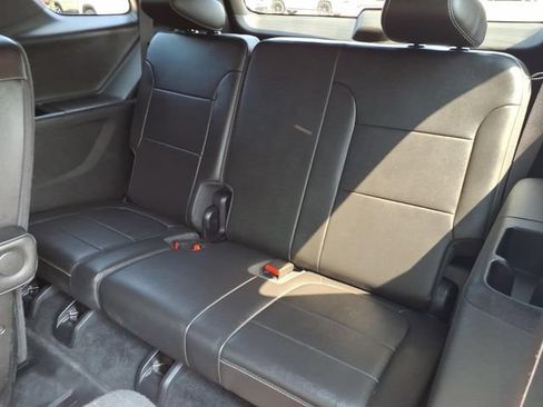 Used 2023 Chevrolet Traverse LT w/ LPO, Floor Liner Package FWD image 9
