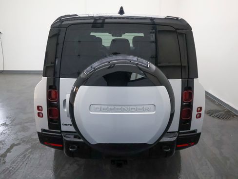 Used 2024 Land Rover Defender 130 X-Dynamic SE AWD/4WD image 10