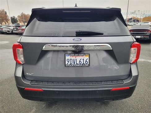 Used 2022 Ford Explorer XLT image 5