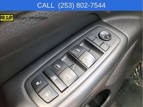 Used 2020 Jeep Grand Cherokee Laredo AWD/4WD image 23