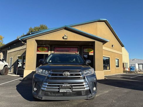 Used 2017 Toyota Highlander Limited AWD/4WD image 2