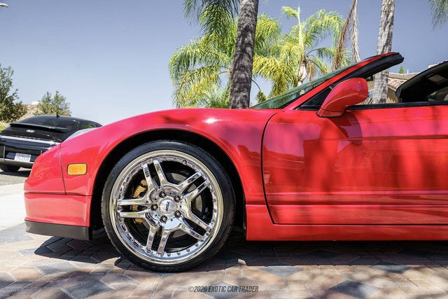 Used 2004 Acura NSX T RWD image 4