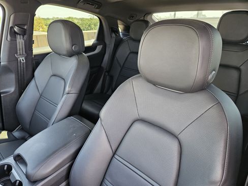 Certified 2026 Porsche Cayenne Coupe AWD/4WD image 6
