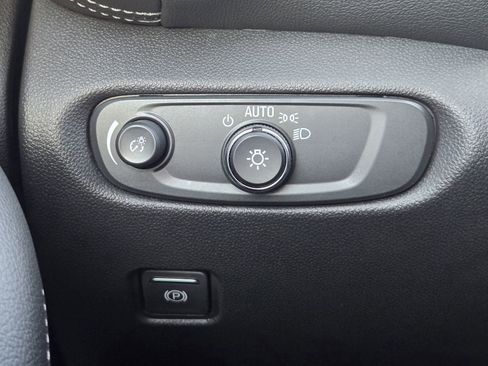 Used 2025 Chevrolet Blazer LT image 23