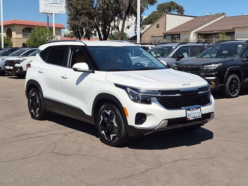 Used 2024 Kia Seltos EX FWD image 2