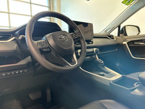 Used 2025 Toyota RAV4 Limited w/ Advanced Technology Package AWD/4WD image 9