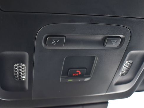 Certified 2025 Toyota Camry SE w/ Convenience Package image 16