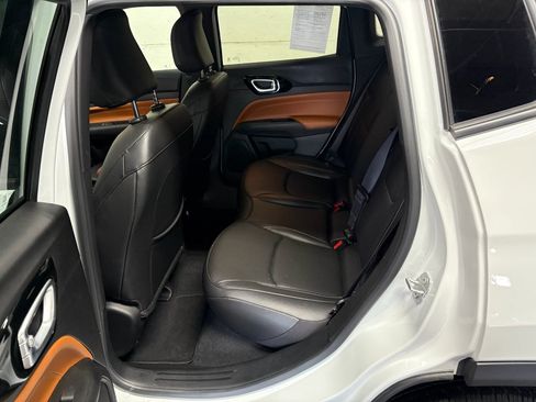 Used 2025 Jeep Compass Limited AWD/4WD image 10