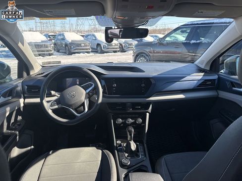 Used 2024 Volkswagen Taos SE w/ Taos Adventure Package image 10