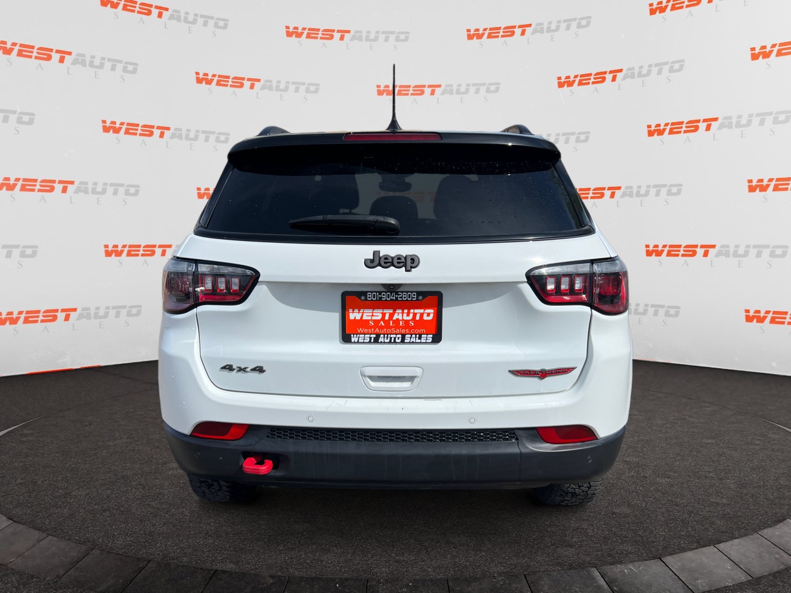 Used 2024 Jeep Compass Trailhawk AWD/4WD image 4