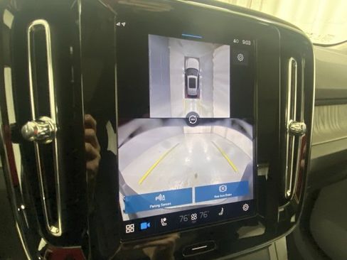 Used 2025 Volvo XC40 B5 Plus image 26