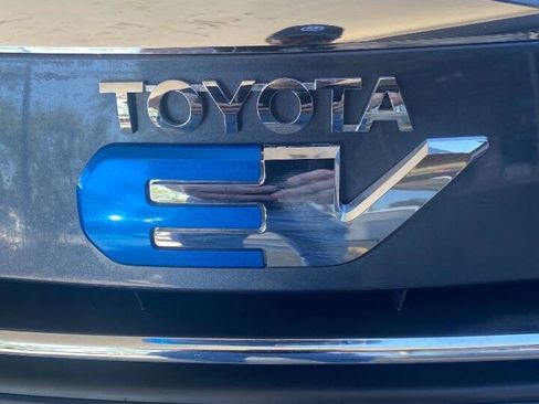 Used 2013 Toyota RAV4 EV image 33