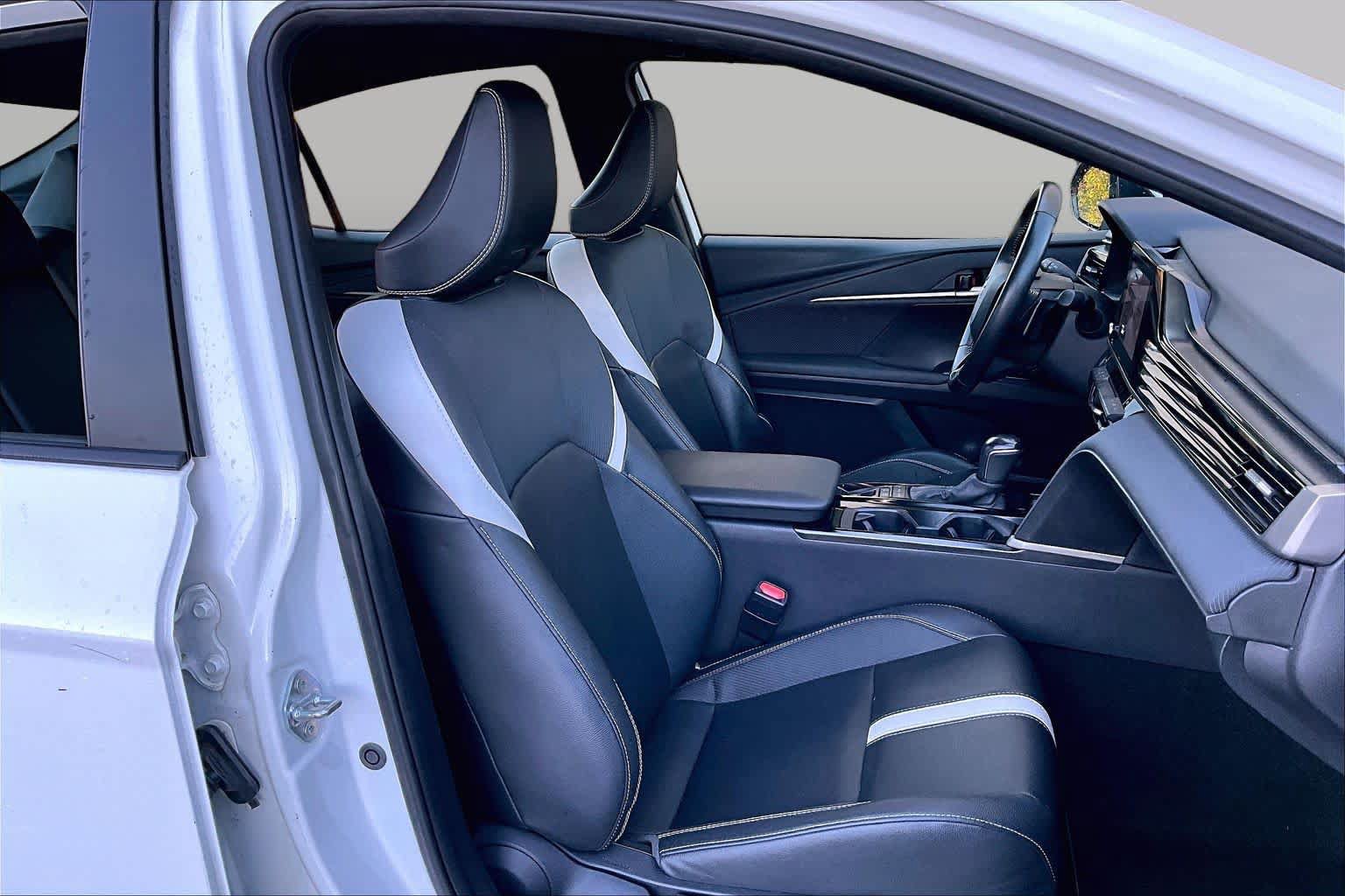 Used 2025 Toyota Camry SE FWD image 8