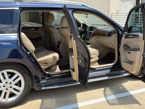 Used 2014 Mercedes-Benz GL 450 4MATIC image 21