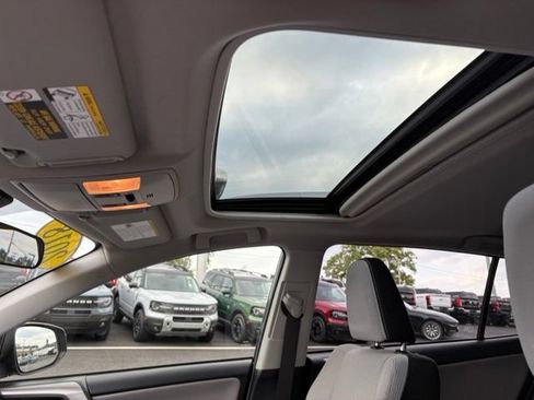 Used 2018 Toyota RAV4 XLE AWD/4WD image 16