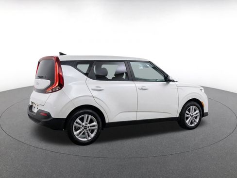 Used 2025 Kia Soul LX w/ LX Technology Package FWD image 9