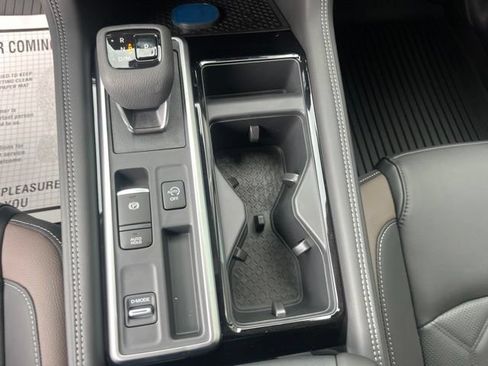 New 2026 Nissan Pathfinder Platinum FWD image 18