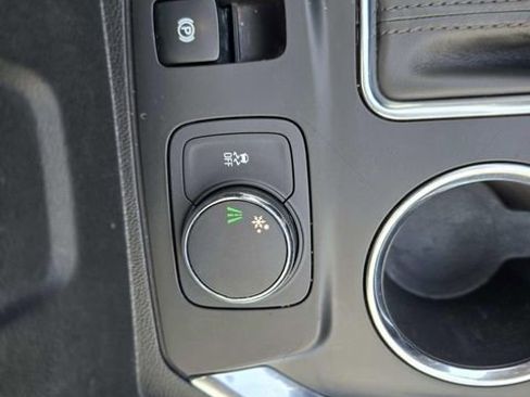 Used 2018 Chevrolet Traverse LT image 34