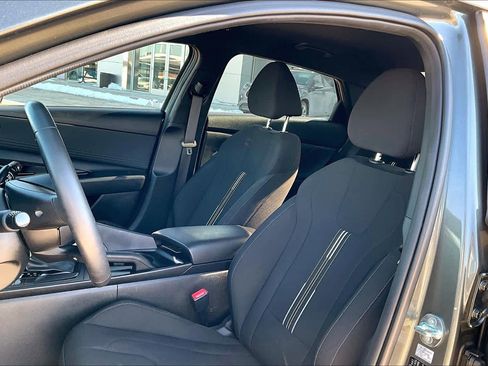 Used 2025 Hyundai Elantra Sport image 9