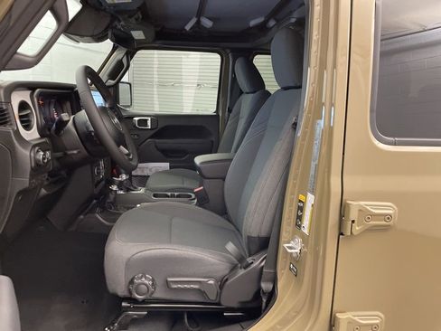 New 2026 Jeep Gladiator Sport image 14