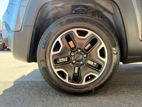 Used 2016 Jeep Renegade Trailhawk AWD/4WD image 17