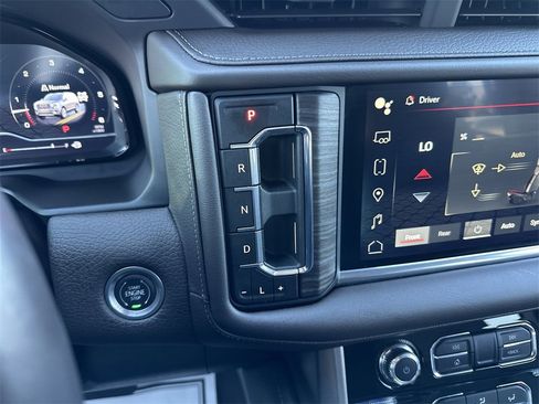 Used 2024 GMC Yukon Denali w/ Denali Reserve Package image 19