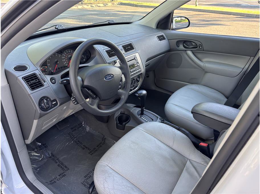 Used 2005 Ford Focus SES FWD image 13
