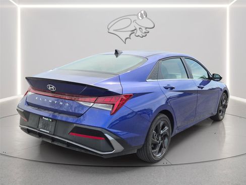 Used 2026 Hyundai Elantra SEL Sport Premium image 5