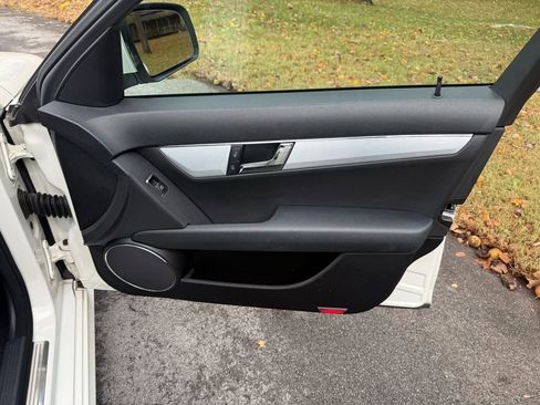 Used 2008 Mercedes-Benz C 300 Sport image 31